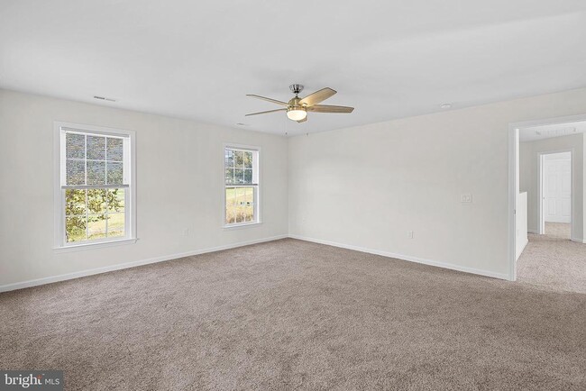 Building Photo - 100 Holiday Ct