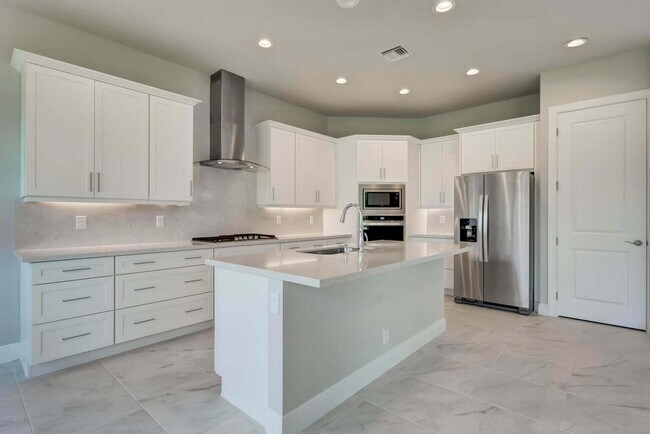 Building Photo - 9296 Crestview Cir