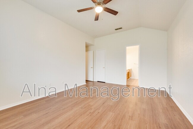 Building Photo - 1405 Gainsborough Way