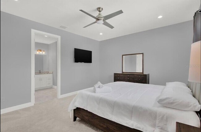 Building Photo - 405 S Westland Ave