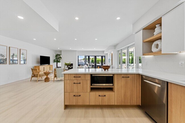 Building Photo - 1013 Bel Air Dr