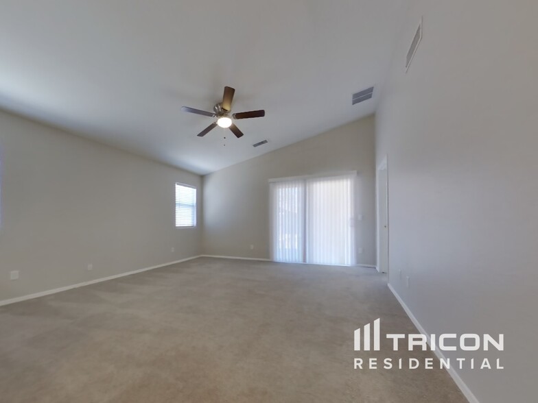 Building Photo - 10821 W Elm Ln