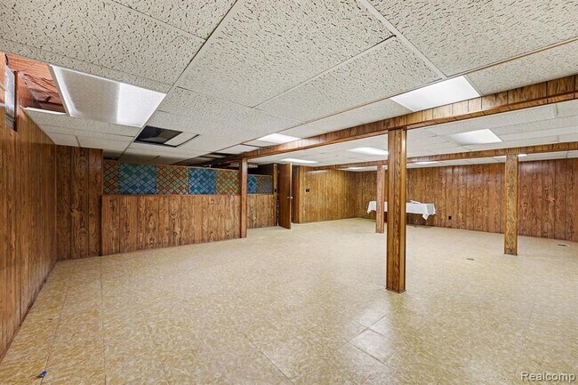 Building Photo - 35656 Saxony Dr