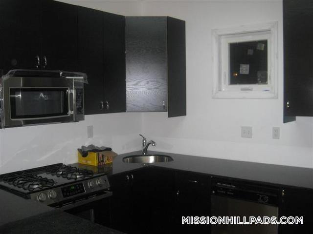 Building Photo - 93A Hillside St