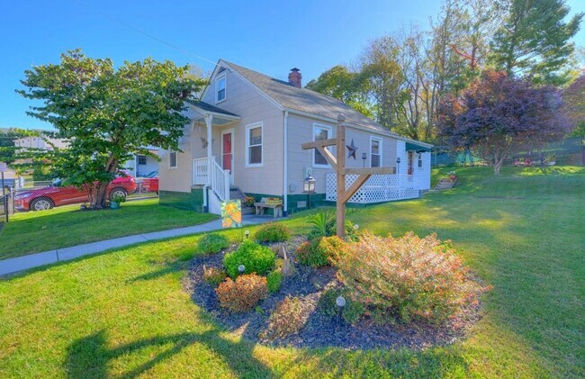 Primary Photo - 212 McDonald St