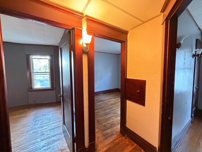 Building Photo - 418 Colvin Ave