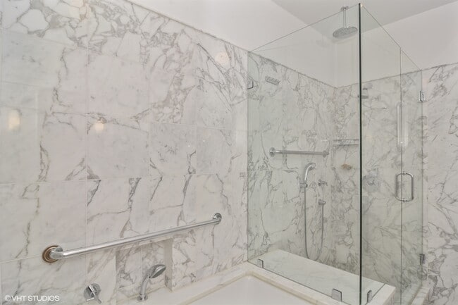 Building Photo - 2734 N Lincoln Ave