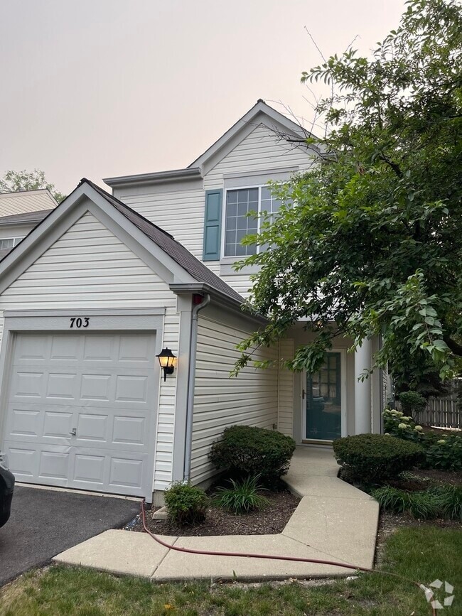 Building Photo - 703 Blossom Ct