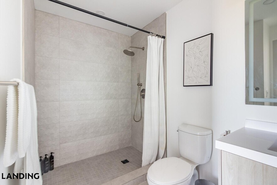 Building Photo - 1155 NE 126th St