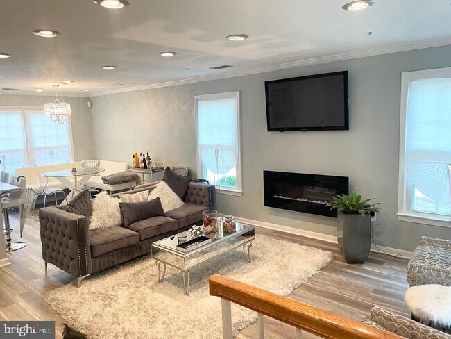 Building Photo - 15401 Empress Way