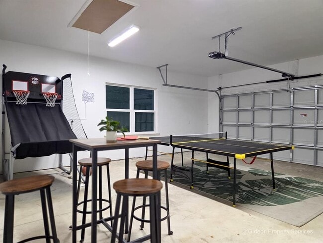 Building Photo - 4460 NW 19th St