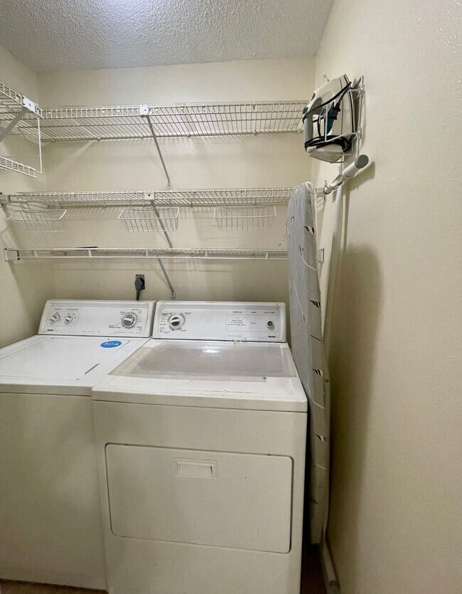 Building Photo - **Move In Special-50% Off First Months Rent**