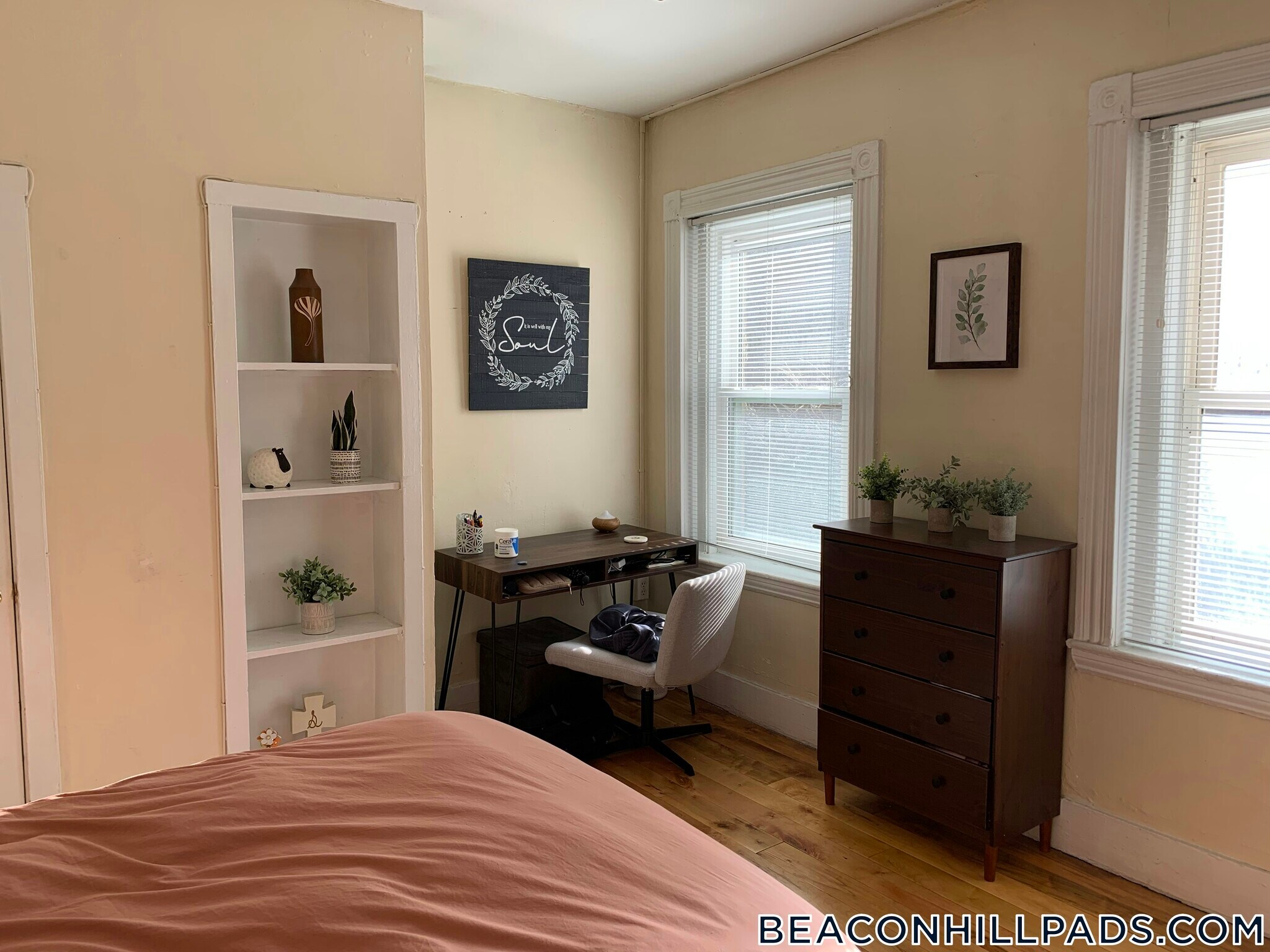 Building Photo - 108 Myrtle St