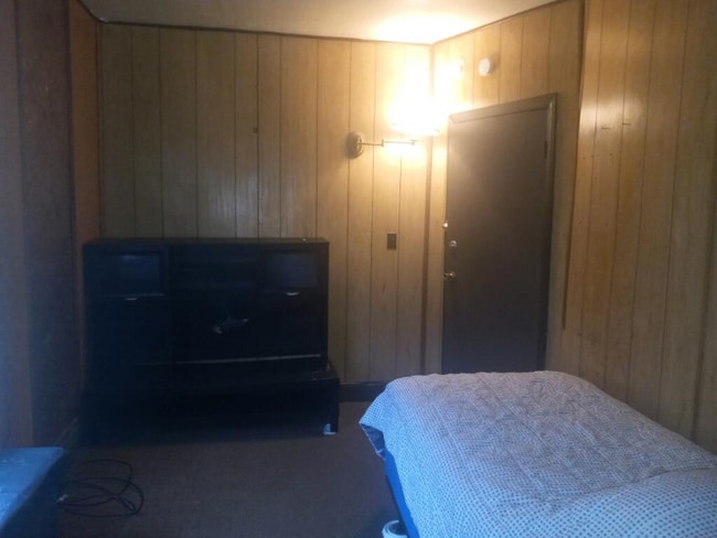 Building Photo - 18336 W Jefferson Ave