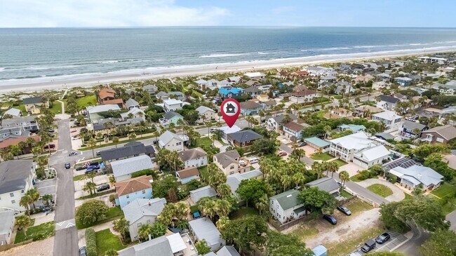 Building Photo - Live Close To The Beach