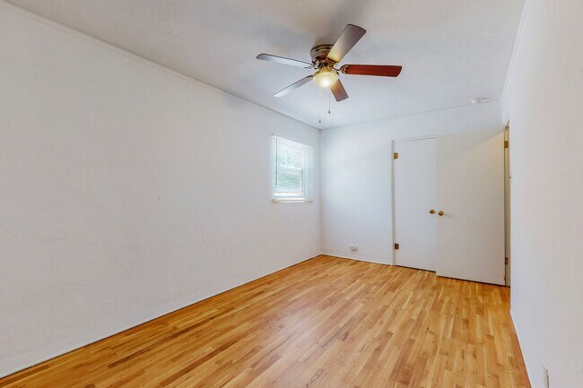 Building Photo - 1716 Bryn Mawr Dr NE