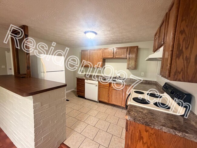 Building Photo - 3593 Elmira Dr