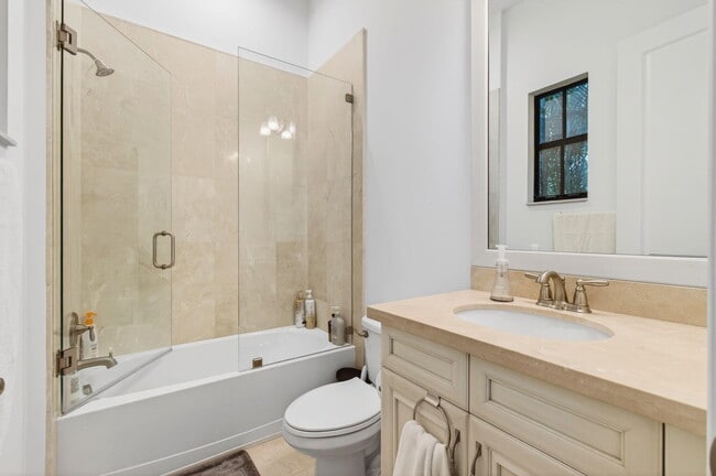 Building Photo - 17662 Cadena Dr