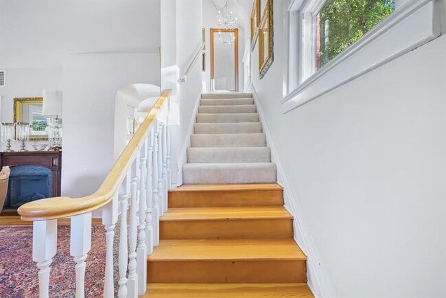 Building Photo - Historic Queen-Anne Style Home