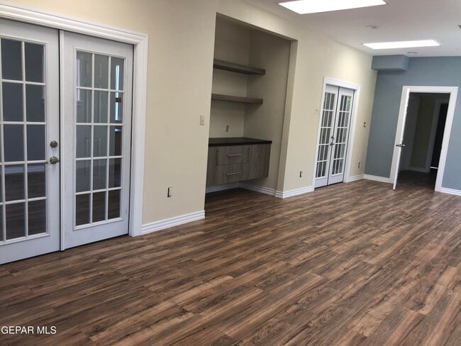 Building Photo - 3004 Yandell Dr