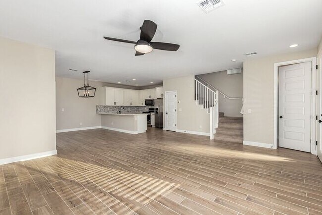 Building Photo - Rare end lot!