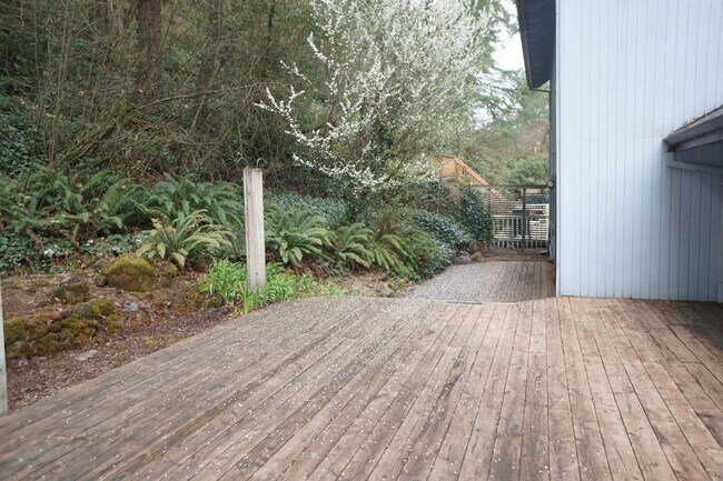 Building Photo - Lake Oswego South Shore Side Traditional