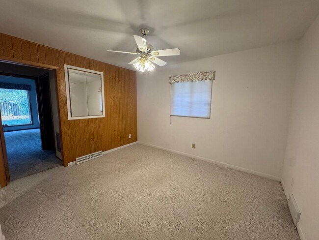 Building Photo - House across from Waverly Highschool!