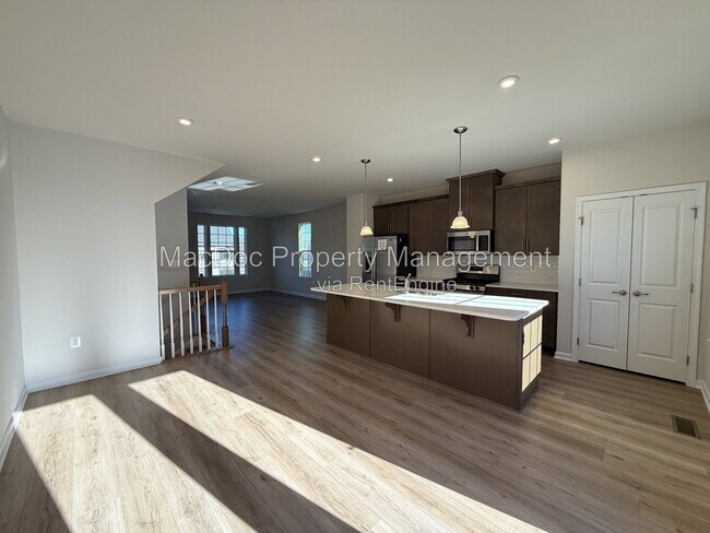 Building Photo - 1100 Rampart Dr