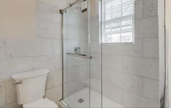 Building Photo - 613 Joan St