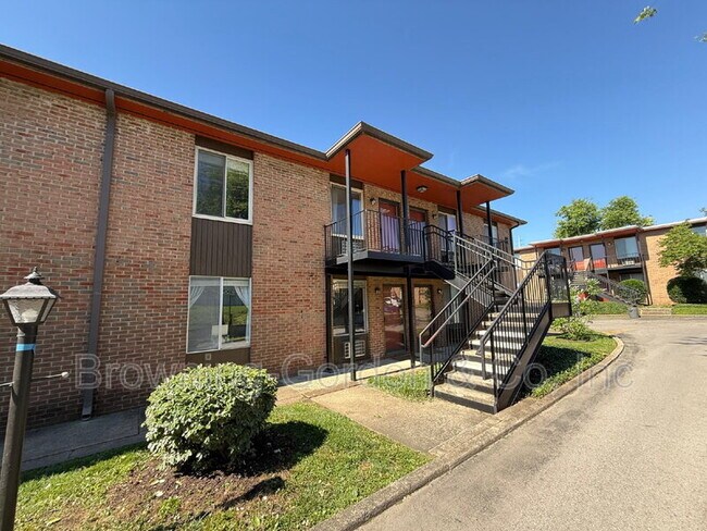 Building Photo - 3600 Hillsboro Pike