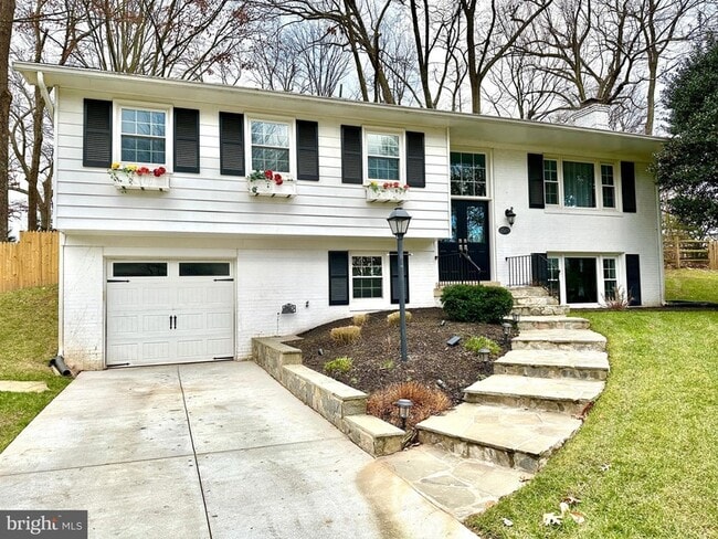 Building Photo - 2529 W Meredith Dr