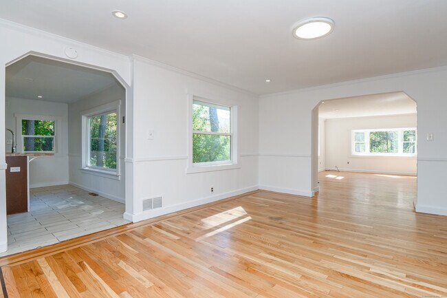 Building Photo - 81 Picketts Ridge Rd