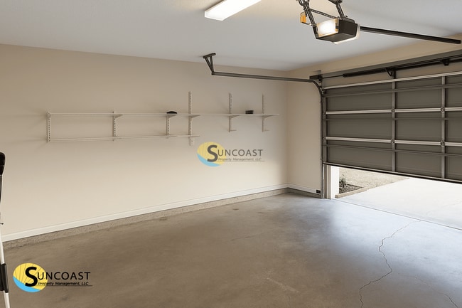 Building Photo - 5550 Oak Crossing Dr