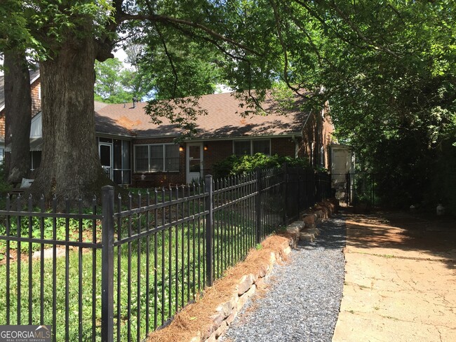 Building Photo - 1194 Spring Valley Ln NE