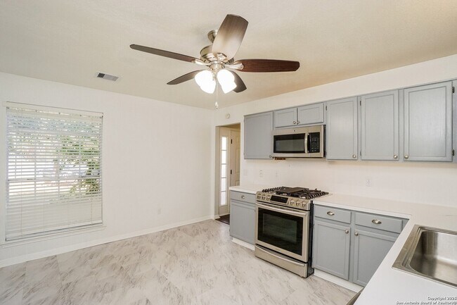 Building Photo - 5806 Elk Lake Dr