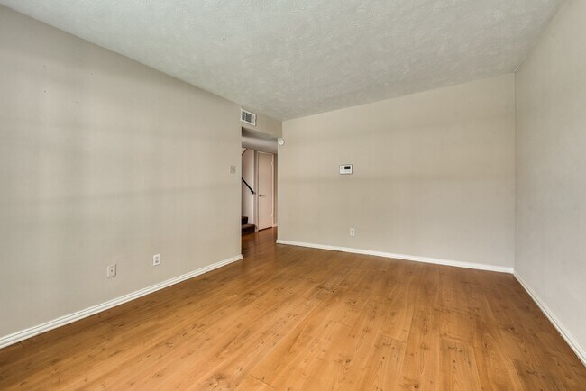 Building Photo - Adorable Townhome featuring 3 Bedrooms + Office In Prime Location