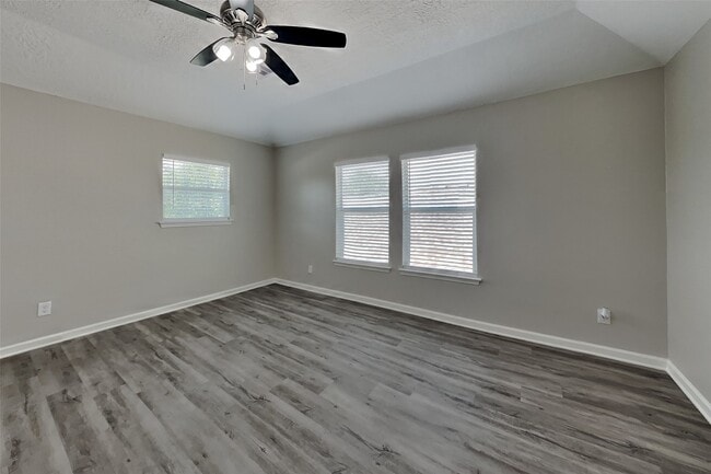 Building Photo - 8618 Cedar Walk Dr