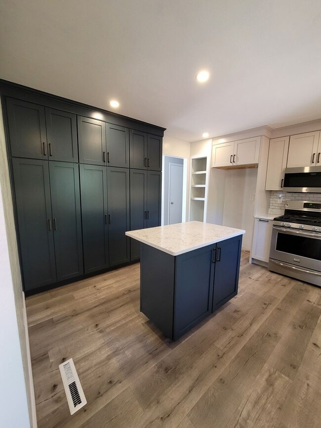 Building Photo - Gorgeous 4 Bedroom Home for Rent on Buckho...