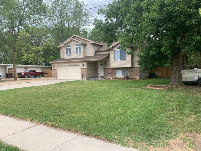 Building Photo - Spacious 5 Bedroom in Roy!