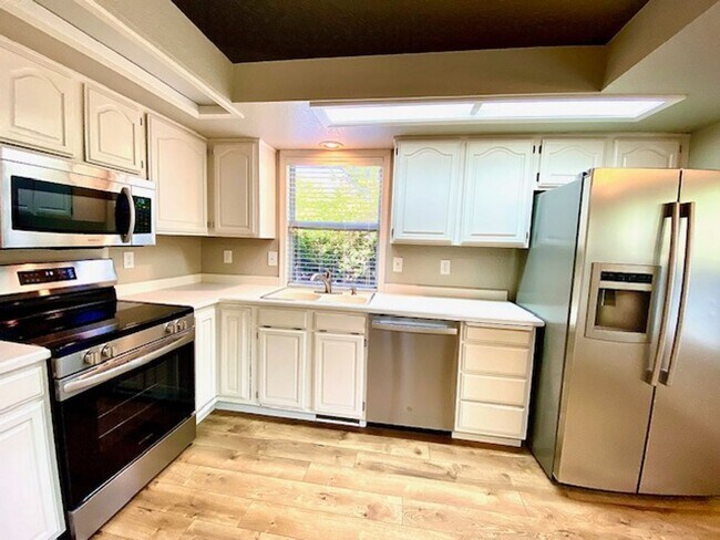 Building Photo - 4 Bedroom 2 bath Home in NW Boise