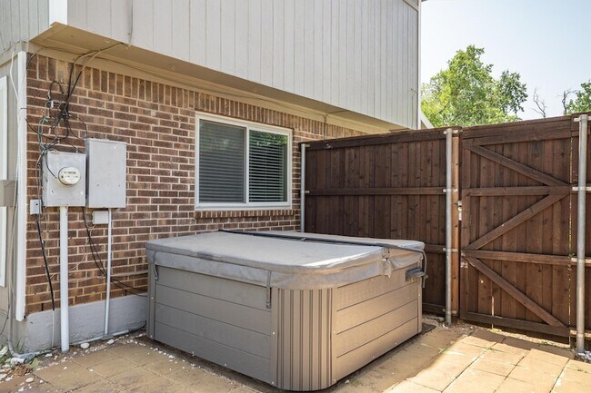 Building Photo - 1524 Briarcrest Dr
