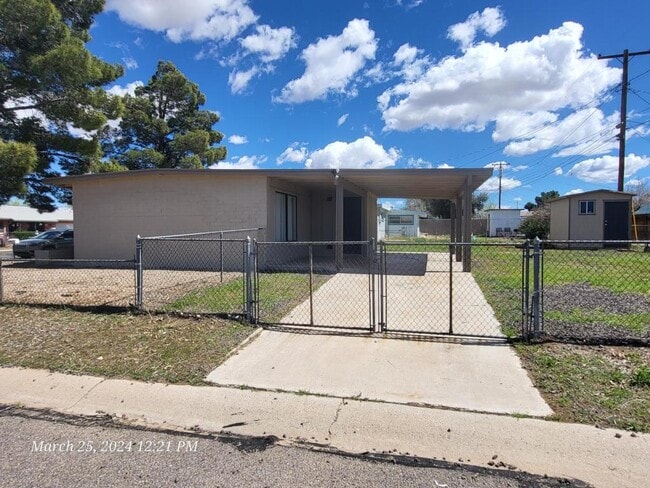 Building Photo - 2202 Davis Ave