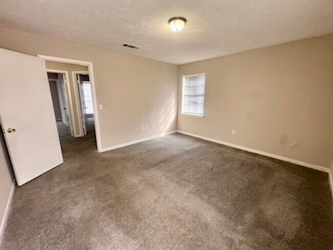 Building Photo - 5731 Horton Ave