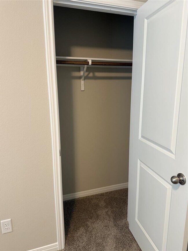 Building Photo - 1850 Settlers Glen Dr