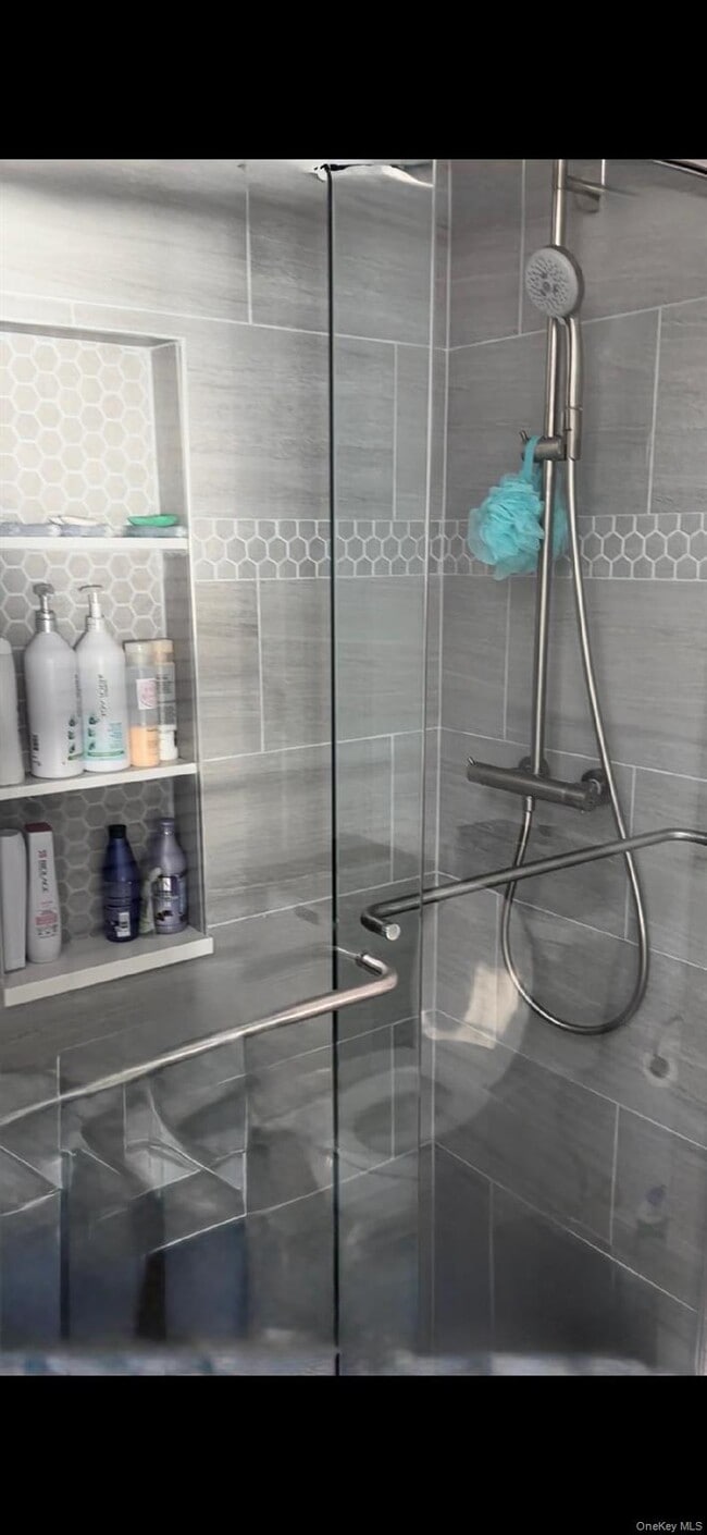 Building Photo - 750 W Broadway