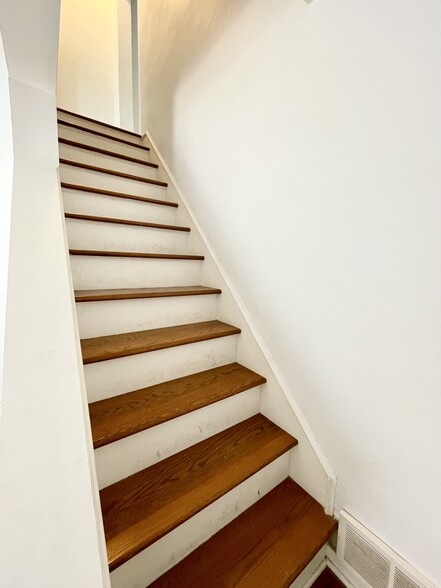 Building Photo - 413 40th St