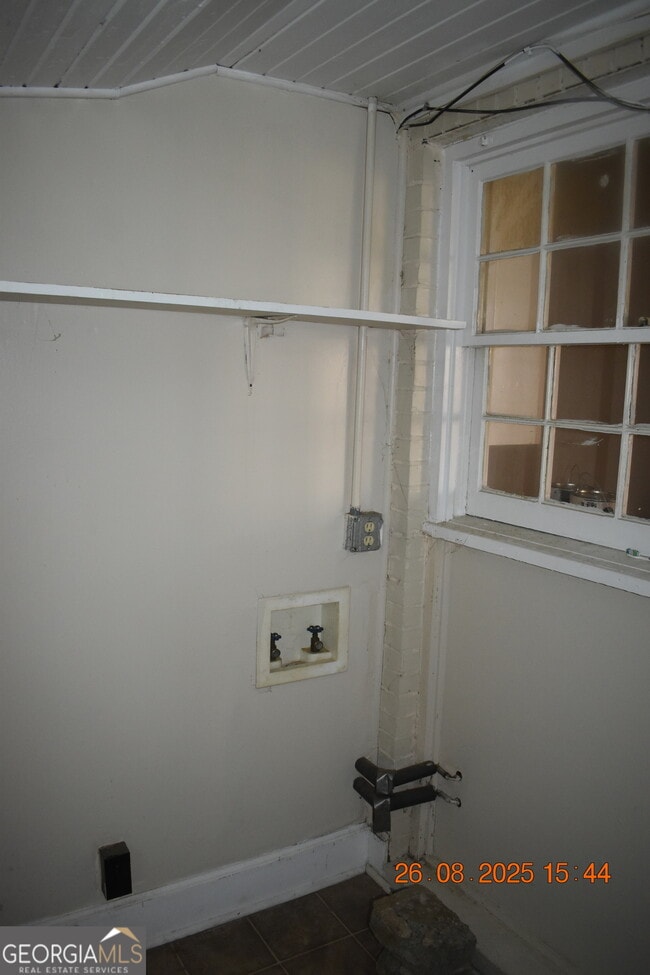 Building Photo - 2117 Ingleside Ave