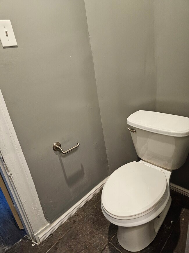 Building Photo - 3179 River Rd