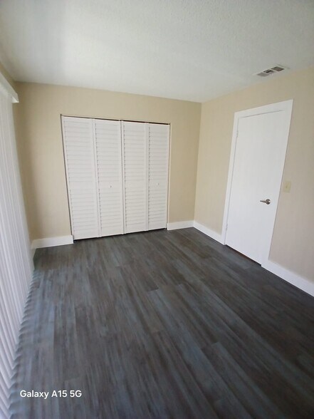 Building Photo - 4117 Riverside Dr