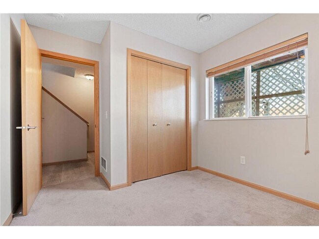 Building Photo - Sparkling Like-New 3 Bedroom Plus Office/L...